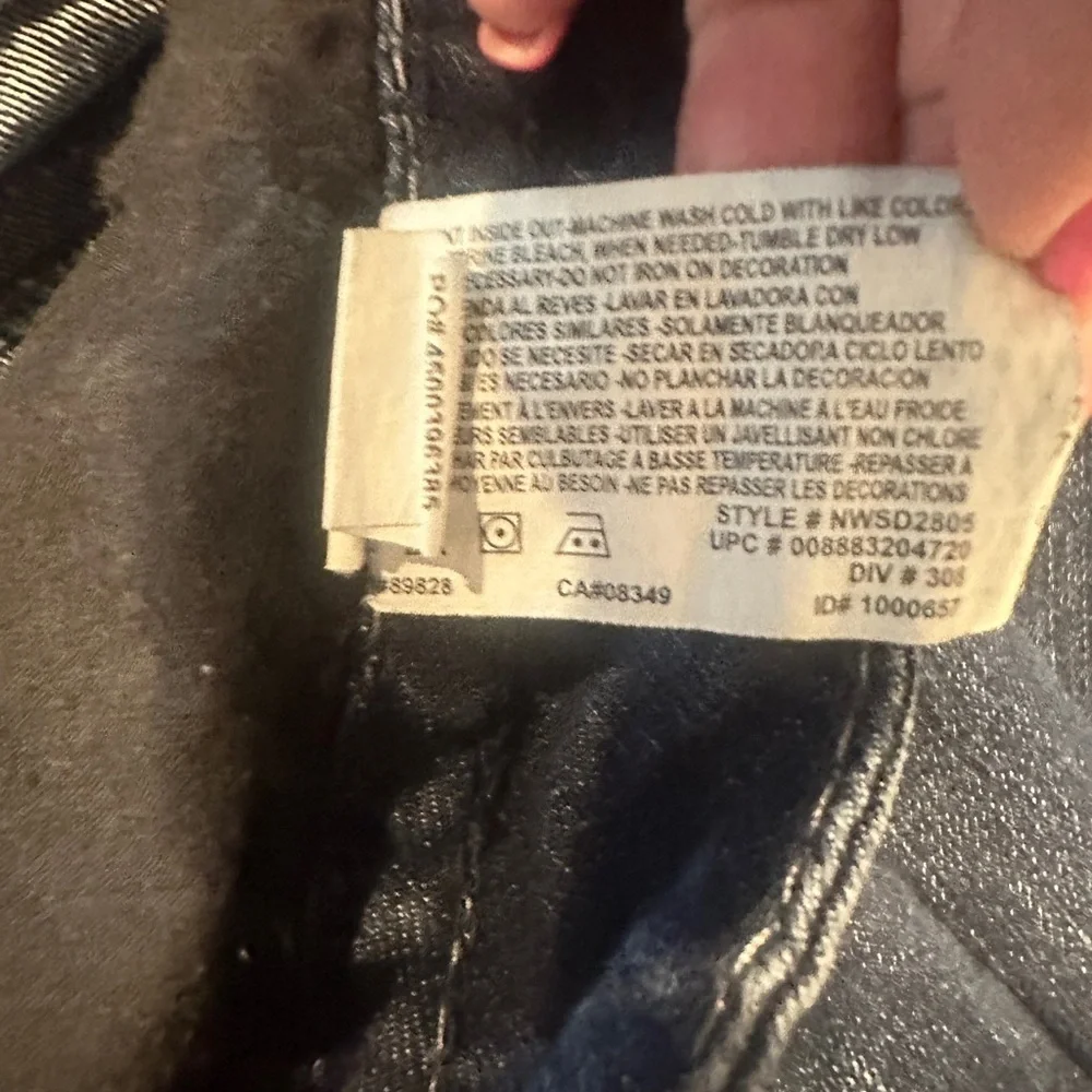Nine West Indigo Dark Date Night Fit Capri Jeans style: Annette 32/14
